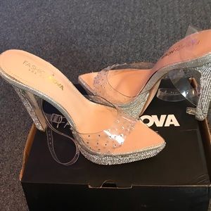 Size 7 Fashion Nova Platform Pumps